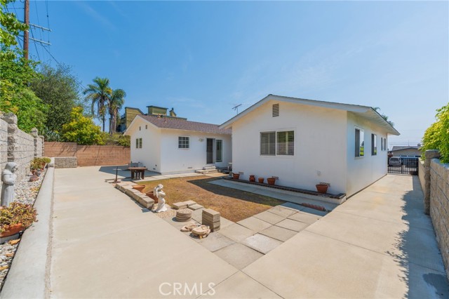 223 N Enrose Avenue, San Pedro CA: https://media.crmls.org/medias/e427f1c2-c84a-4283-a86e-1b2712377dc6.jpg