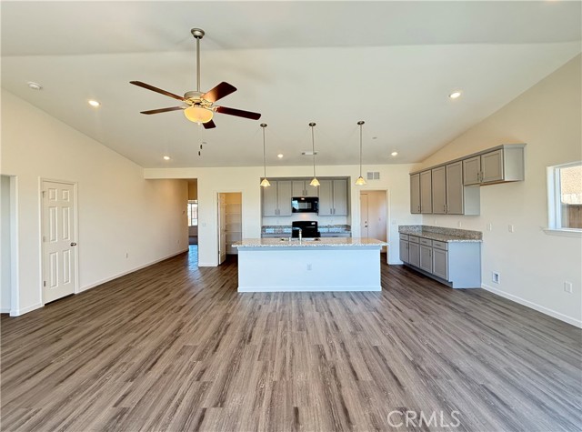 Detail Gallery Image 4 of 16 For 1200 Orange St, Avenal,  CA 93204 - 3 Beds | 2 Baths