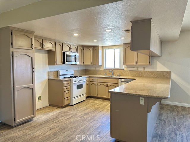 Detail Gallery Image 10 of 31 For 14804 Crofton Ln, Helendale,  CA 92342 - 3 Beds | 2 Baths