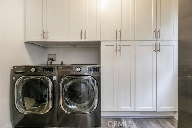 15409 Wyandotte Street, Van Nuys CA: https://media.crmls.org/medias/e42a0ec0-4a49-4d32-845e-ae0f27a8c97a.jpg
