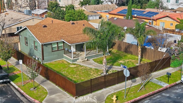 Detail Gallery Image 5 of 59 For 21511 Bassett St. & 6903 Alabama Ave., Canoga Park,  CA 91303 - 5 Beds | 4 Baths