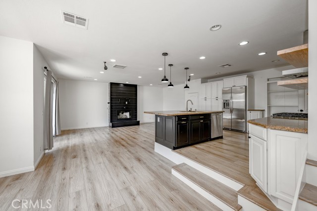 25252 Atwood Boulevard, Newhall CA: https://media.crmls.org/medias/e42afc78-a9a5-46ee-9df5-c2bd3c69a27e.jpg