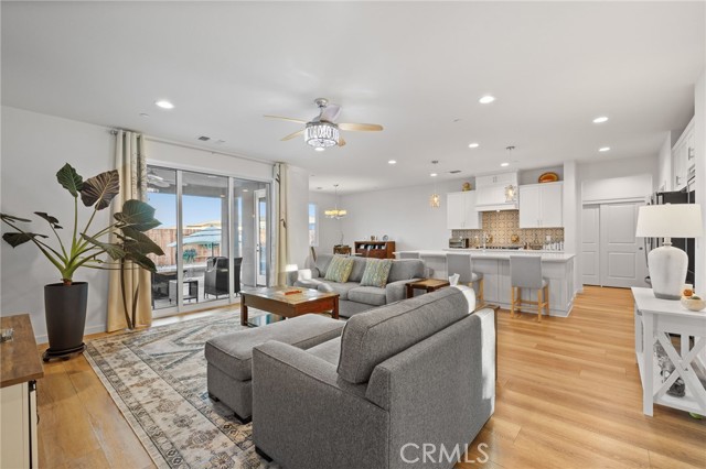 Detail Gallery Image 10 of 51 For 7702 Canyon Trail Ave, Bakersfield,  CA 93313 - 4 Beds | 2/1 Baths