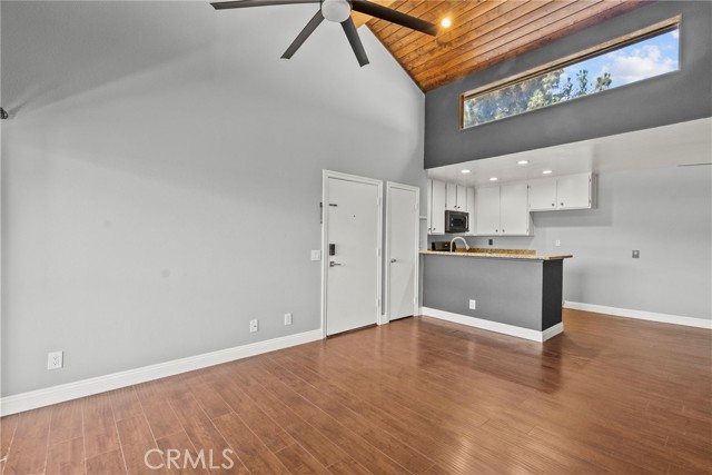 18750 Mandan Street, Canyon Country CA: https://media.crmls.org/medias/e42b3cc4-ecef-4975-9293-9c91ef7eafca.jpg