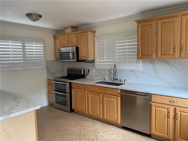 Detail Gallery Image 4 of 14 For 7107 E Aivlis, Long Beach,  CA 90815 - 4 Beds | 2 Baths