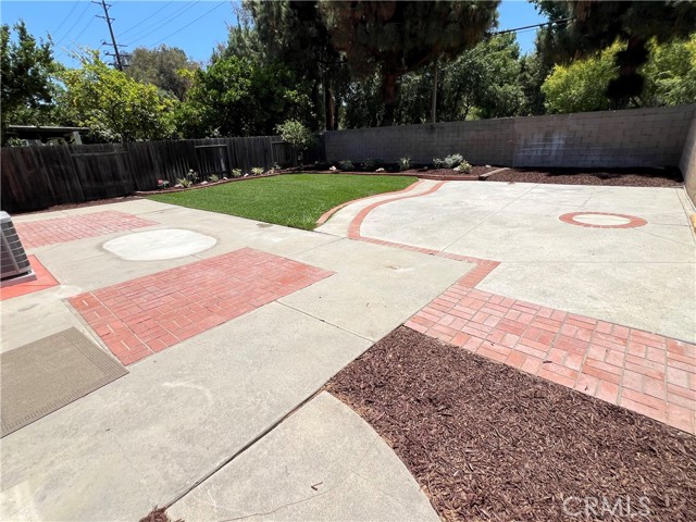 7924 E Woodsboro Avenue, Anaheim CA: https://media.crmls.org/medias/e42b932c-3334-488d-969a-49f8ba734ad1.jpg