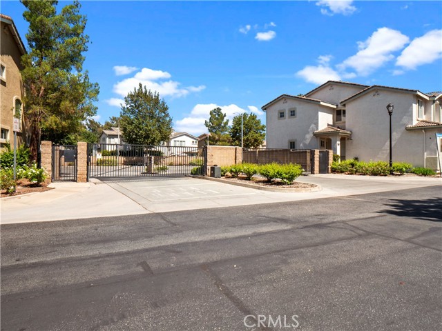 Detail Gallery Image 30 of 33 For 25403 Silver Crest Ct, Saugus,  CA 91350 - 3 Beds | 2/1 Baths