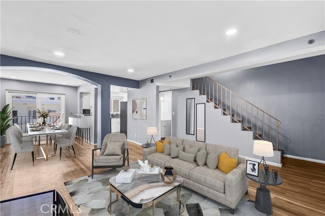 520 N Louise Street, Glendale CA: https://media.crmls.org/medias/e42c7f42-bf71-4d98-b5c0-30fd6d7a6ff4.jpg