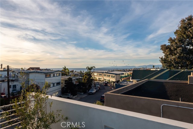 477 25th Street, Hermosa Beach, California 90254, 4 Bedrooms Bedrooms, ,3 BathroomsBathrooms,Residential,Sold,25th,SB23215671