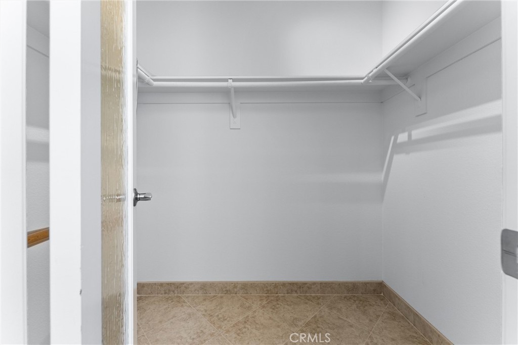 https://media.crmls.org/medias/e42d572d-e94d-47db-badf-c75e8654e291.jpg?preset=X-Large