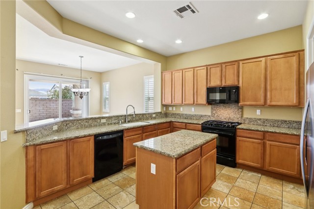 Detail Gallery Image 15 of 44 For 5107 via Bajamar, Hemet,  CA 92545 - 3 Beds | 3 Baths