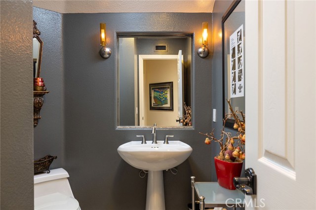 Detail Gallery Image 16 of 41 For 1415 Sea Ridge Drive, Newport Beach,  CA 92660 - 3 Beds | 2/1 Baths