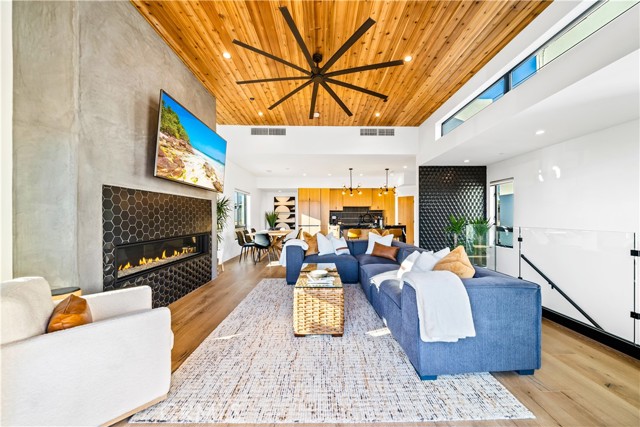 171 Savona Walk, Long Beach CA: https://media.crmls.org/medias/e4302139-a36f-492b-97af-a61e3da0b3d6.jpg