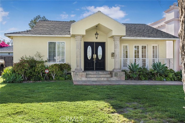 Detail Gallery Image 1 of 26 For 5111 Rubio Ave, Encino,  CA 91436 - 3 Beds | 3 Baths