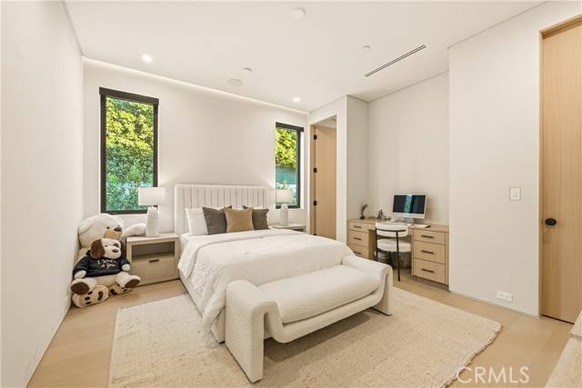 Detail Gallery Image 37 of 54 For 22924 Erwin St, Woodland Hills,  CA 91367 - 11 Beds | 9/2 Baths