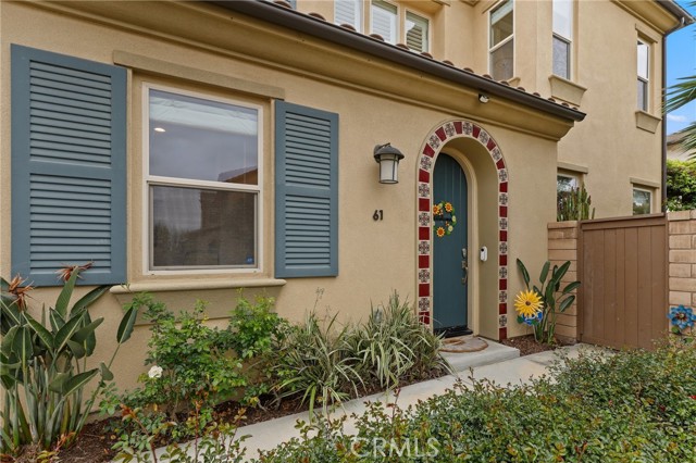 61 Fuchsia, Lake Forest CA: https://media.crmls.org/medias/e430cb70-5ecf-4ea8-92d2-6ed73c0d4467.jpg