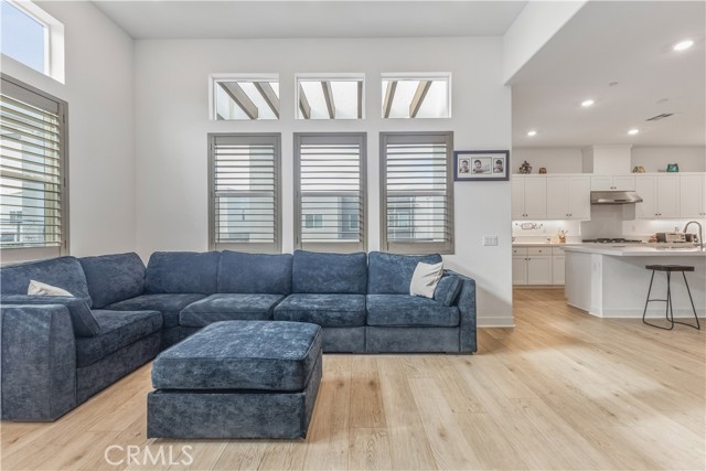 Detail Gallery Image 2 of 26 For 27227 Diamond Peak Ln #302,  Valencia,  CA 91381 - 4 Beds | 3/1 Baths