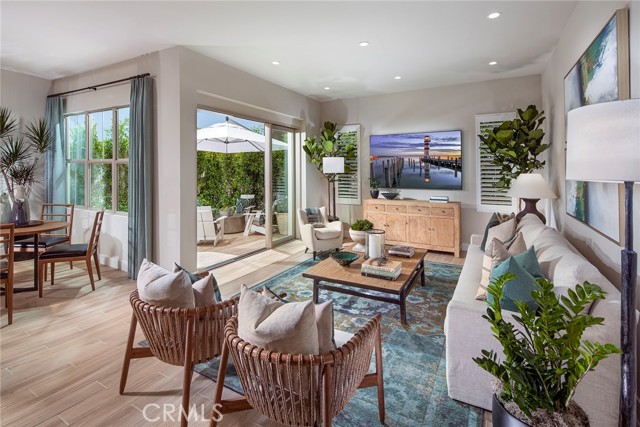 Detail Gallery Image 3 of 7 For 219 Birdseye, Irvine,  CA 92618 - 4 Beds | 3 Baths