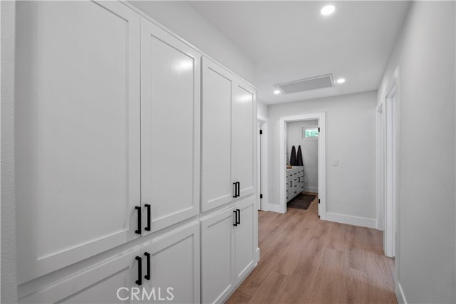 4240 Kingfisher Road, Calabasas CA: https://media.crmls.org/medias/e43133e7-ec5a-48ca-8a56-860865f880ff.jpg