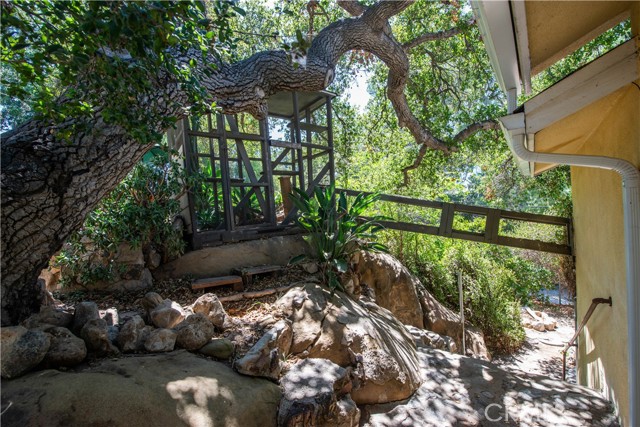 23329 Raymond Street, Chatsworth CA: https://media.crmls.org/medias/e43172ec-7f91-449b-a595-a2ad1673fde6.jpg
