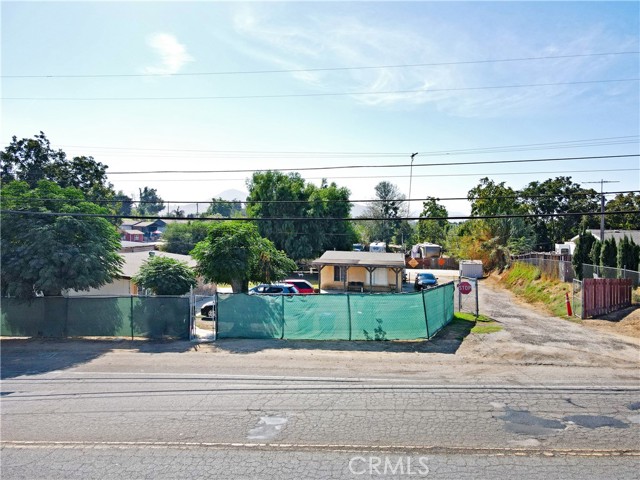 Detail Gallery Image 12 of 13 For 11038 Holmes Ave, Jurupa Valley,  CA 91752 - 4 Beds | 2 Baths