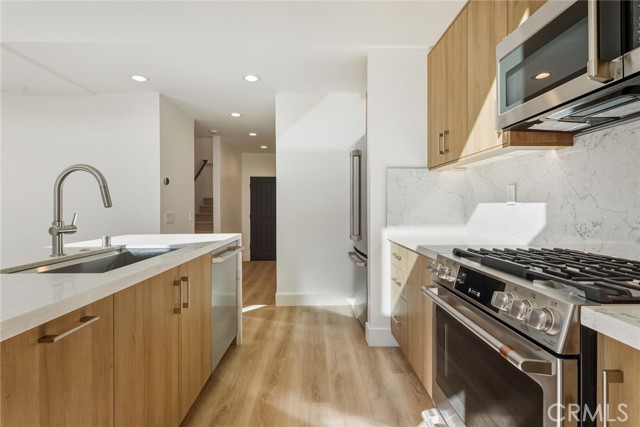 Detail Gallery Image 12 of 39 For 6200 Woodlake Ave, Woodland Hills,  CA 91367 - 3 Beds | 2 Baths