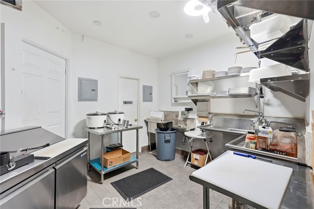  Commercial for Sale in Sun Valley, California