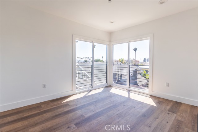 Detail Gallery Image 16 of 22 For 4507 W 18th St Dr #1,  Los Angeles,  CA 90019 - 4 Beds | 3 Baths