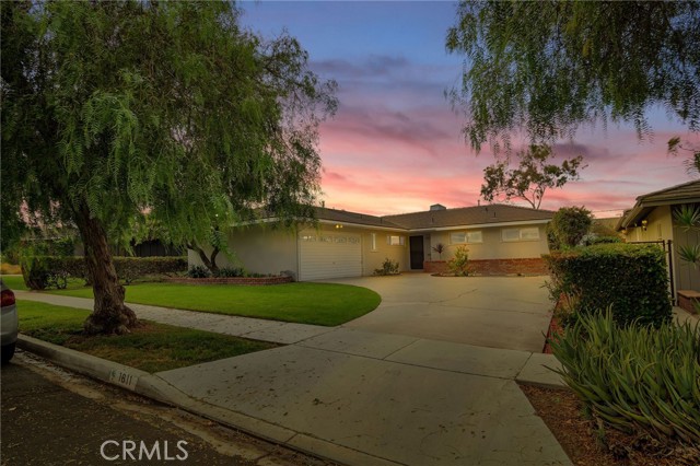 Detail Gallery Image 1 of 37 For 1611 N Greenbrier Rd, Long Beach,  CA 90815 - 3 Beds | 2 Baths