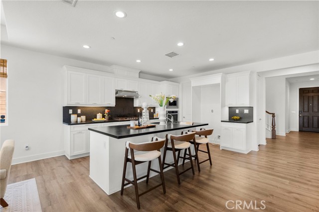 19162 Lauren Lane, Saugus CA: https://media.crmls.org/medias/e4333cd0-bbc8-492a-9f82-59154a823025.jpg