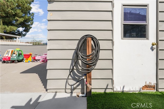 23011 Big Tee Drive, Canyon Lake CA: https://media.crmls.org/medias/e43352d1-2cfa-4188-ab46-1ee58ade7ff1.jpg