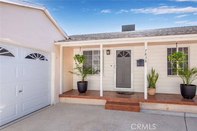 7838 Hazeltine Avenue, Panorama City CA: https://media.crmls.org/medias/e4347e30-d5d4-41f5-888a-d3cfcedef552.jpg