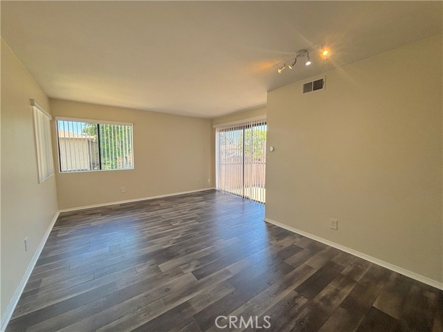 1305 Massachusetts Avenue, Riverside CA: https://media.crmls.org/medias/e43523bb-9baf-44a4-b1a0-f4981f634c9a.jpg