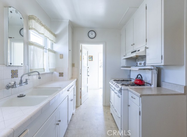 132 St Joseph Avenue, Long Beach CA: https://media.crmls.org/medias/e4352bbb-e867-4675-8fb4-d09d599bed52.jpg