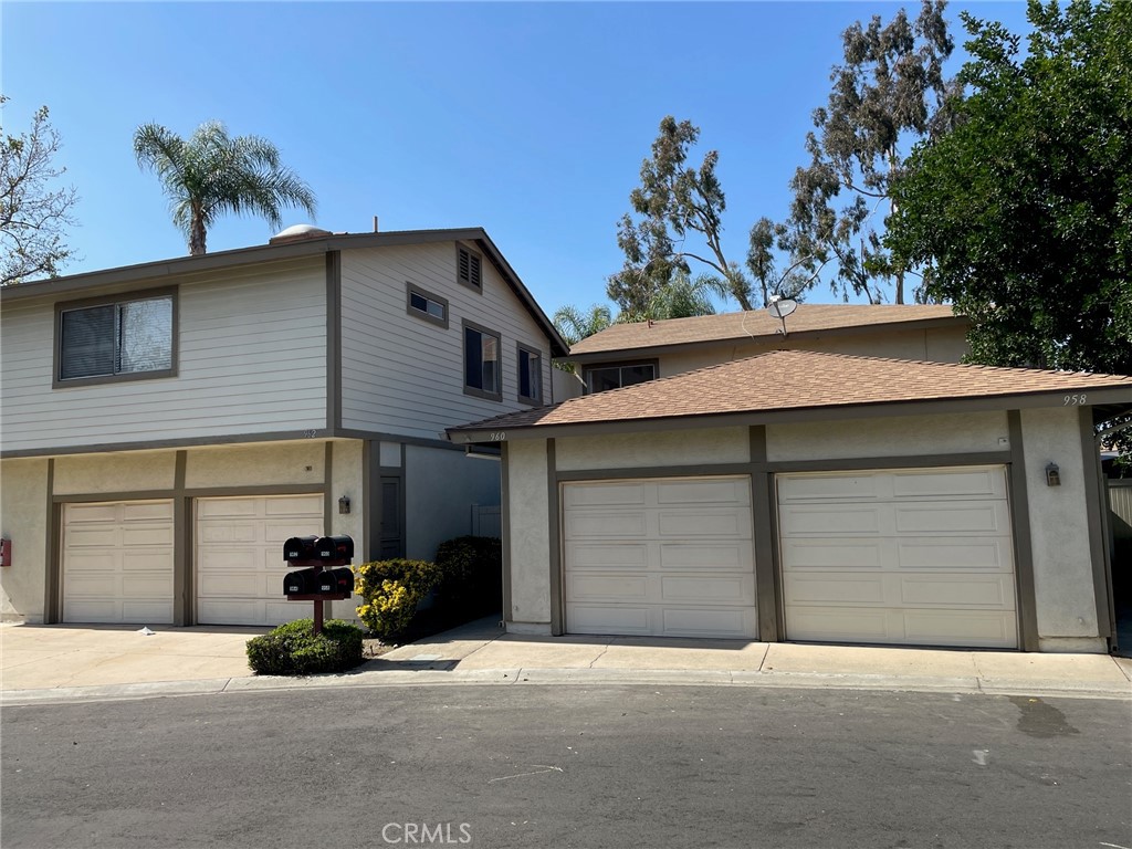 960 Pinyon Court