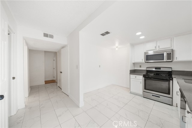 Detail Gallery Image 4 of 45 For 1818 W Garvey Ave #K,  Alhambra,  CA 91803 - 3 Beds | 3 Baths