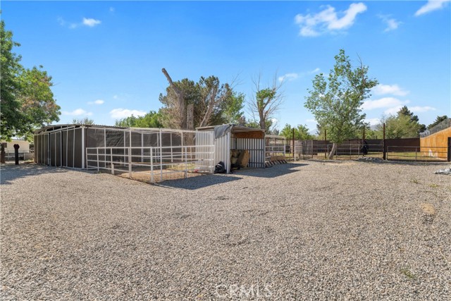 10004 E Avenue S10, Littlerock CA: https://media.crmls.org/medias/e435c9a4-55ab-42bc-9df1-584391ce72ff.jpg