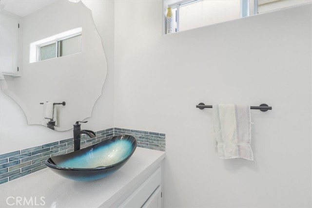 1133 7th Place, Hermosa Beach CA: https://media.crmls.org/medias/e4367217-4b0c-4ce6-9a24-6a1d55e7cb88.jpg