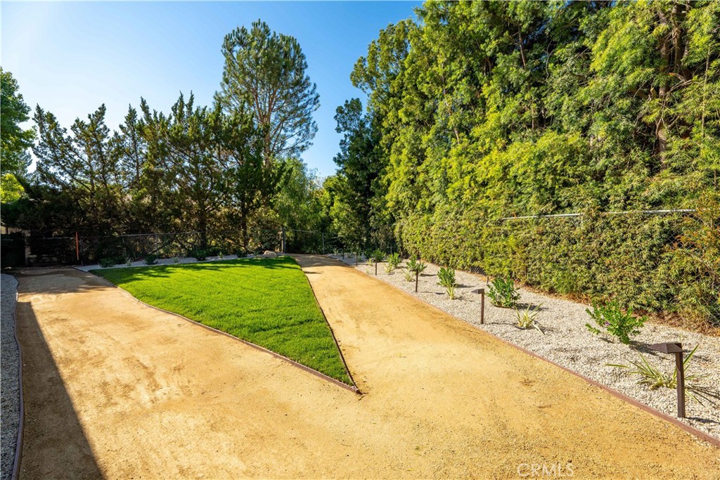 https://media.crmls.org/medias/e43763c4-a089-44ff-9c50-8687455f7e72.jpg?preset=X-Large