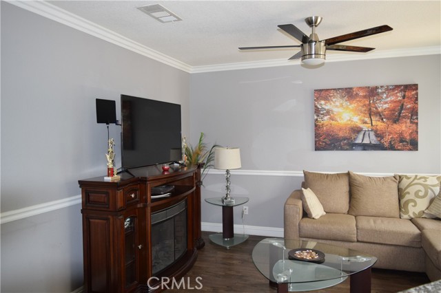 3727 Yuba River Drive, Ontario CA: https://media.crmls.org/medias/e438182b-df51-4785-8aaf-7d164cce5267.jpg
