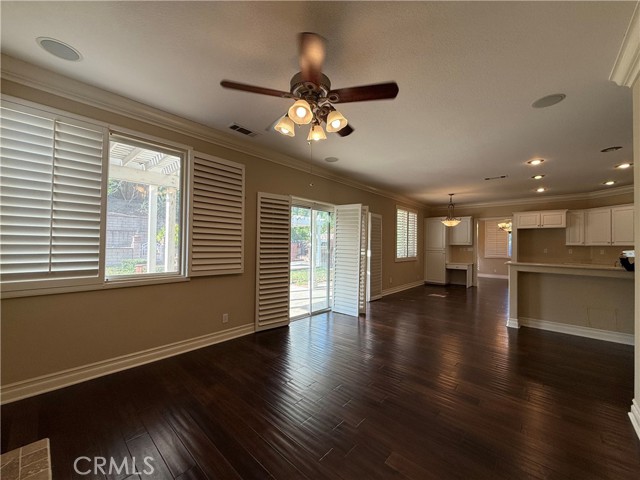 Detail Gallery Image 5 of 27 For 1354 Williamsburg Ln, Corona,  CA 92882 - 4 Beds | 3 Baths