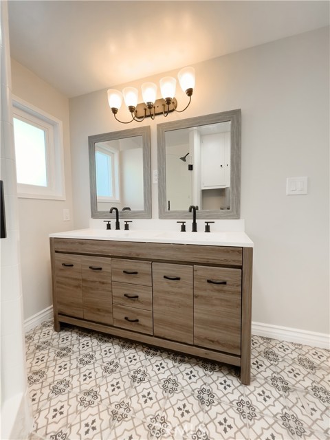 Detail Gallery Image 19 of 42 For 1150 E 61st St, Long Beach,  CA 90805 - 4 Beds | 2 Baths