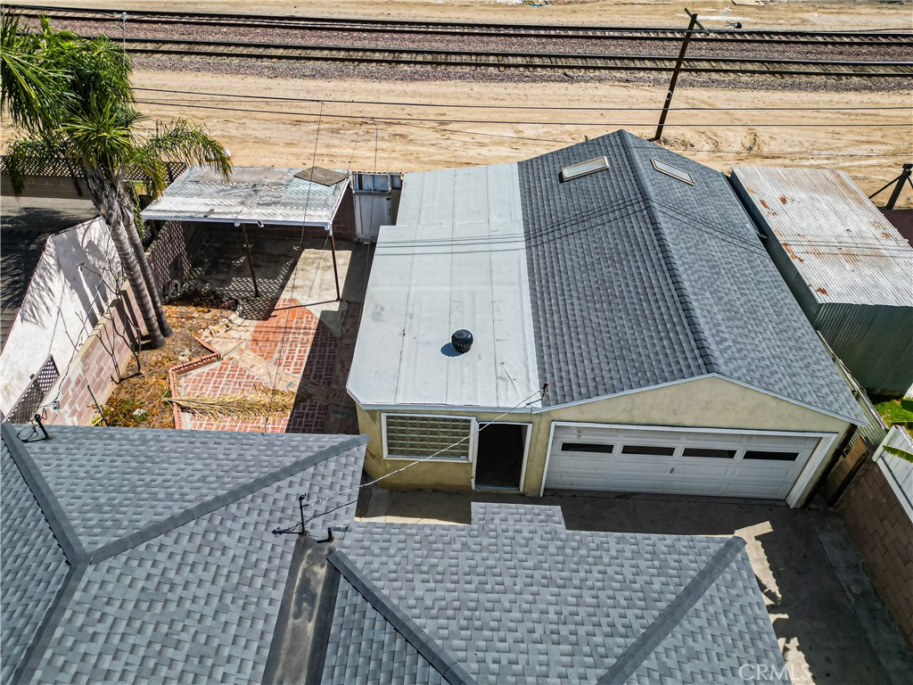 https://media.crmls.org/medias/e439e2f8-bcf4-4c1a-9070-35cb332ad6f1.jpg?preset=X-Large