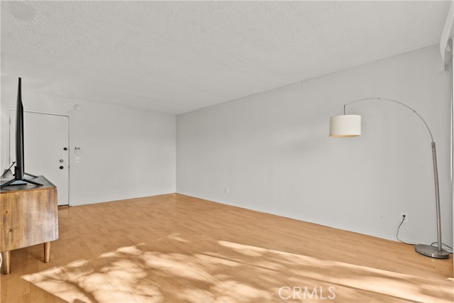 Detail Gallery Image 8 of 36 For 23515 Lyons Ave #S7,  Valencia,  CA 91355 - 1 Beds | 1 Baths