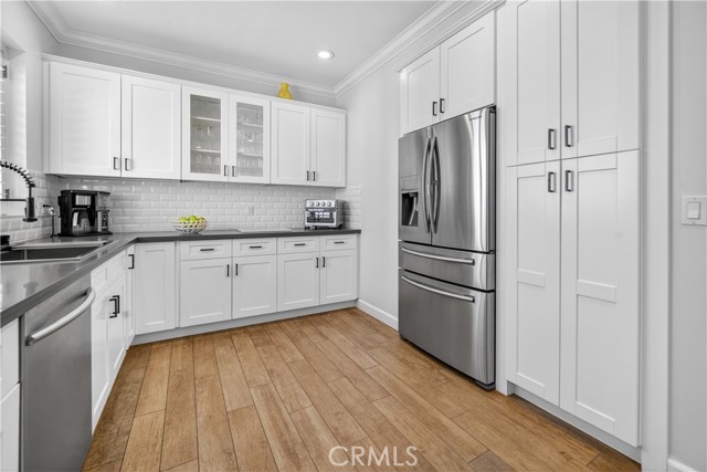 Detail Gallery Image 18 of 36 For 5240 Yarmouth, Encino,  CA 91316 - 3 Beds | 2/1 Baths