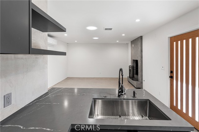 Detail Gallery Image 28 of 33 For 18848 Collins, Tarzana,  CA 91356 - 2 Beds | 2 Baths