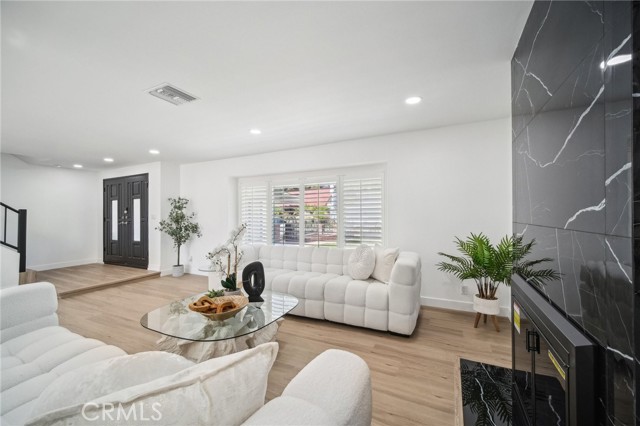 19040 Celtic Street, Porter Ranch CA: https://media.crmls.org/medias/e43b0e68-dc5c-4d15-85cf-57447451f654.jpg