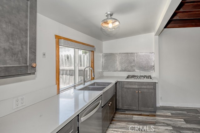 1219 N Lincoln Street, Burbank CA: https://media.crmls.org/medias/e43c0222-d342-4023-84dd-47420af3b8ef.jpg