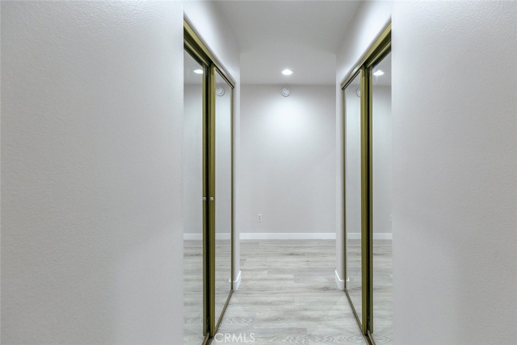 https://media.crmls.org/medias/e43c6d59-8ade-4278-a97d-ff8a2d417a07.jpg?preset=X-Large