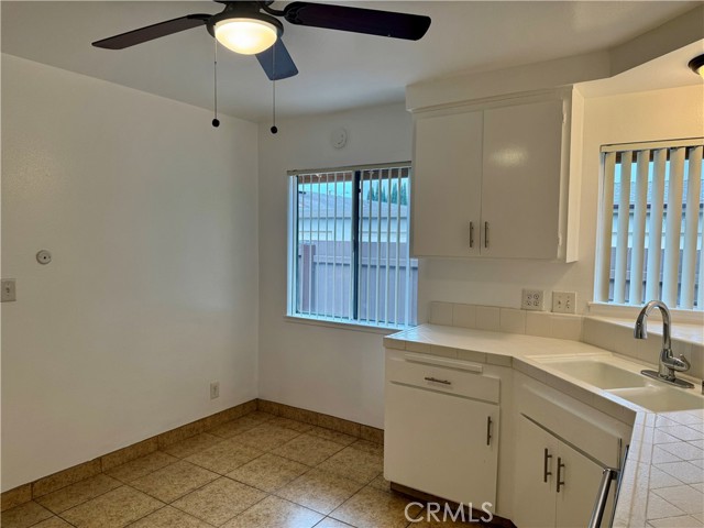 Detail Gallery Image 9 of 18 For 1682 W Cindy Ln #B,  Anaheim,  CA 92802 - 2 Beds | 2 Baths